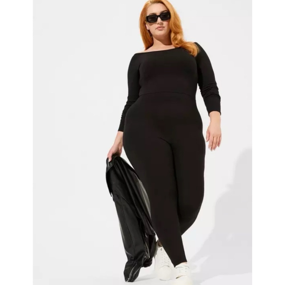 🆕 Premium Long Sleeve Catsuit Black
Jumpsuit Outfit 1 1X 14 16 NWT Torrid New